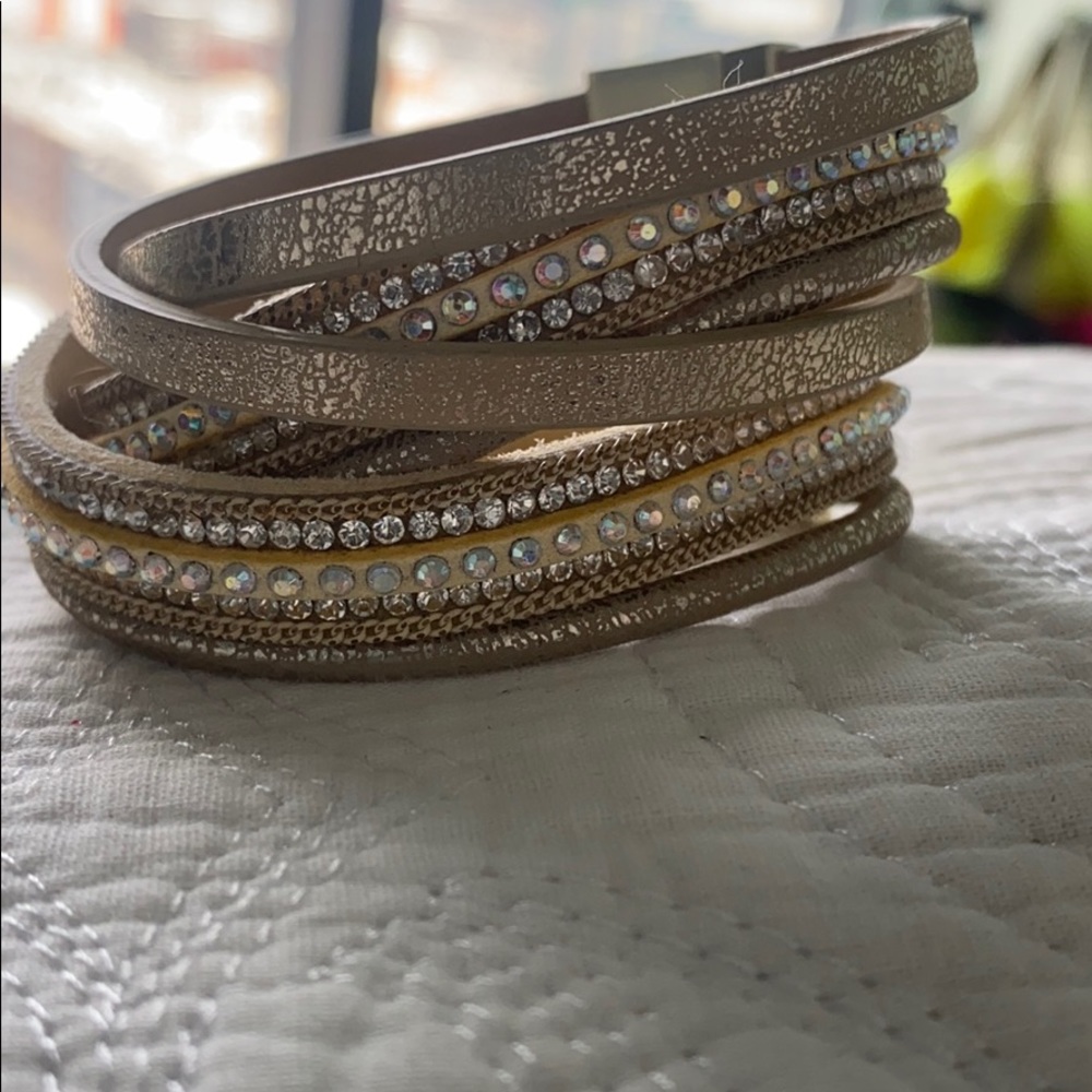 ✨Gold cuff✨